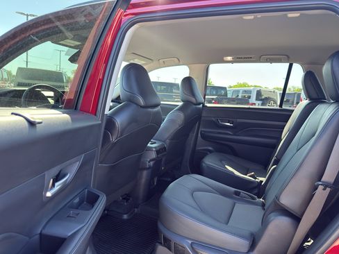 Used 2024 Toyota Grand Highlander AWD image 31