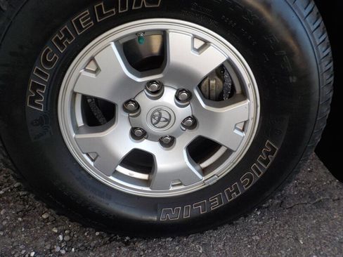 Used 2015 Toyota Tacoma 4x4 Double Cab w/ TRD Off-Road Package image 10