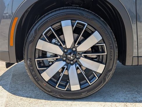 New 2025 Mitsubishi Outlander SE image 9