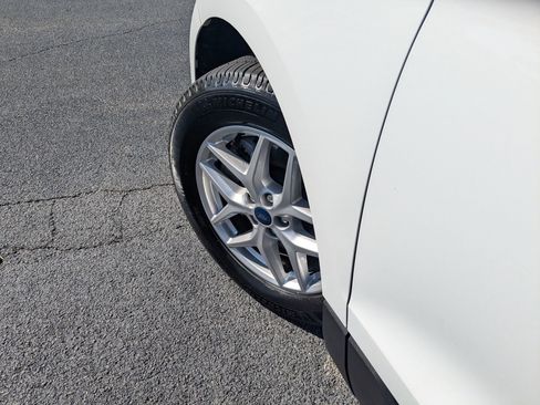 Used 2022 Ford Edge SEL image 9