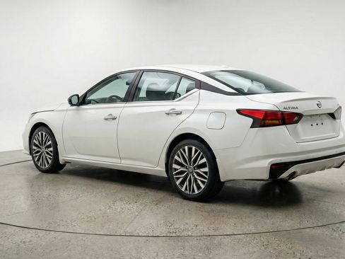 Used 2025 Nissan Altima 2.5 SV FWD image 6