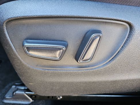 Used 2023 Toyota Highlander L image 21