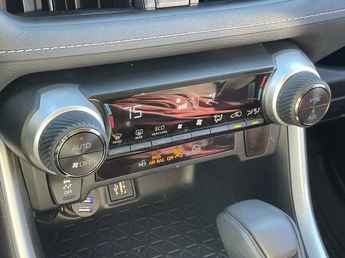 Used 2024 Toyota RAV4 LE image 7