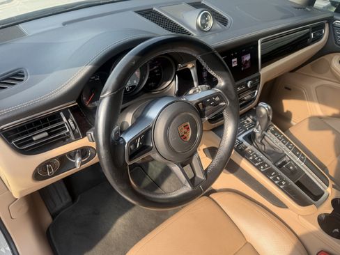 Used 2021 Porsche Macan S AWD/4WD image 4