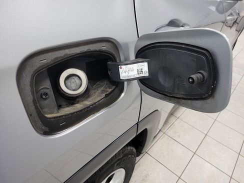 Used 2020 Jeep Compass Latitude w/ Cold Weather Group image 16