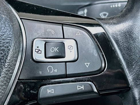 Used 2018 Volkswagen Tiguan SEL FWD image 37
