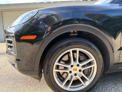 Certified 2024 Porsche Cayenne AWD/4WD image 46
