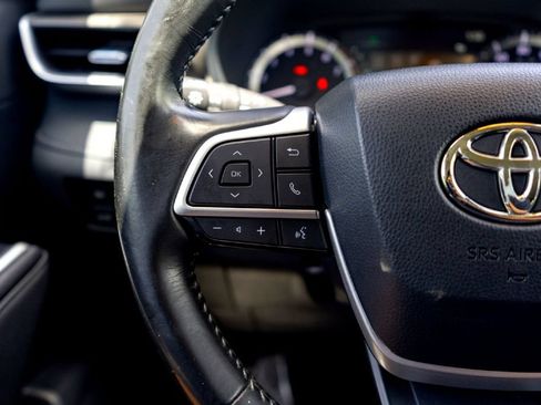 Used 2023 Toyota Highlander LE FWD image 15