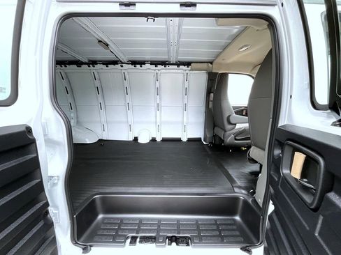 New 2026 Chevrolet Express 3500 Extended RWD image 18