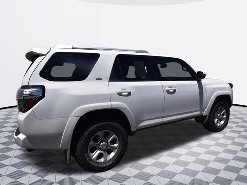 Used 2016 Toyota 4Runner SR5 AWD/4WD image 4