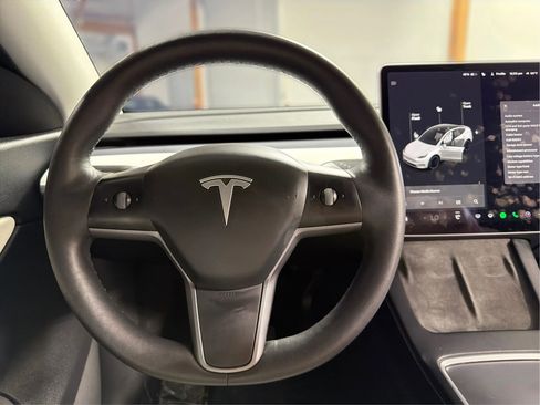 Used 2021 Tesla Model Y Long Range image 15