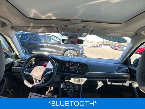 Used 2024 Volkswagen Jetta SEL FWD image 2