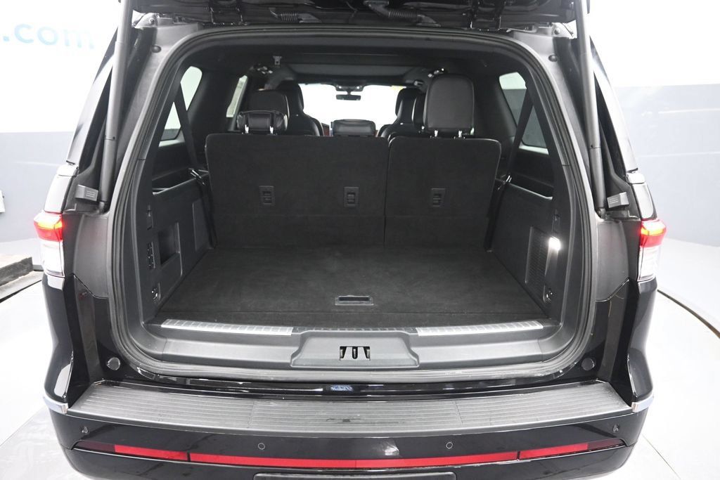 Used 2023 Lincoln Navigator L Reserve AWD/4WD image 11