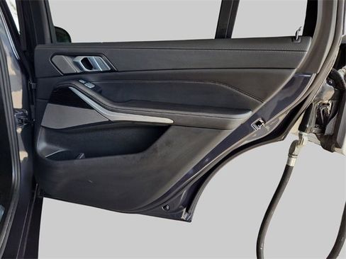 Used 2021 BMW X7 xDrive40i w/ Premium Package image 32