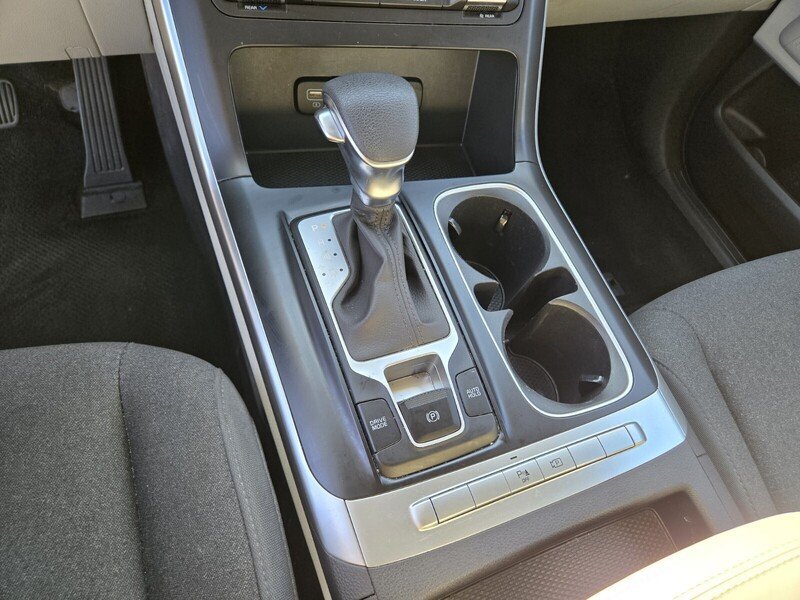 Certified 2023 Kia Carnival LX FWD image 24