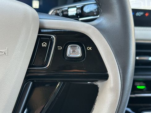 Used 2023 Lincoln Corsair Standard w/ Equipment Group 101A image 29