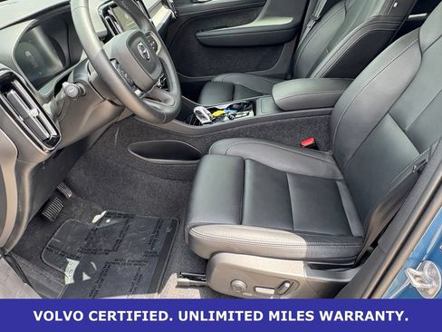 Certified 2025 Volvo XC40 B5 Plus AWD/4WD image 23