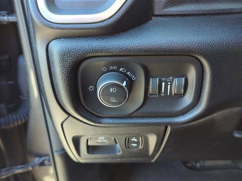 Used 2020 RAM 1500 Laramie RWD image 12
