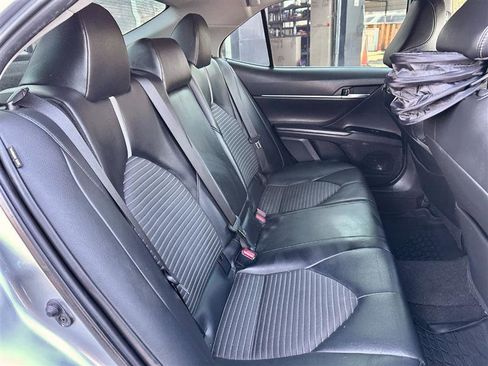 Used 2020 Toyota Camry SE image 18
