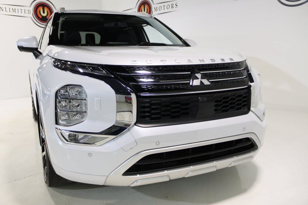 Used 2024 Mitsubishi Outlander 4WD Plug-In Hybrid image 25
