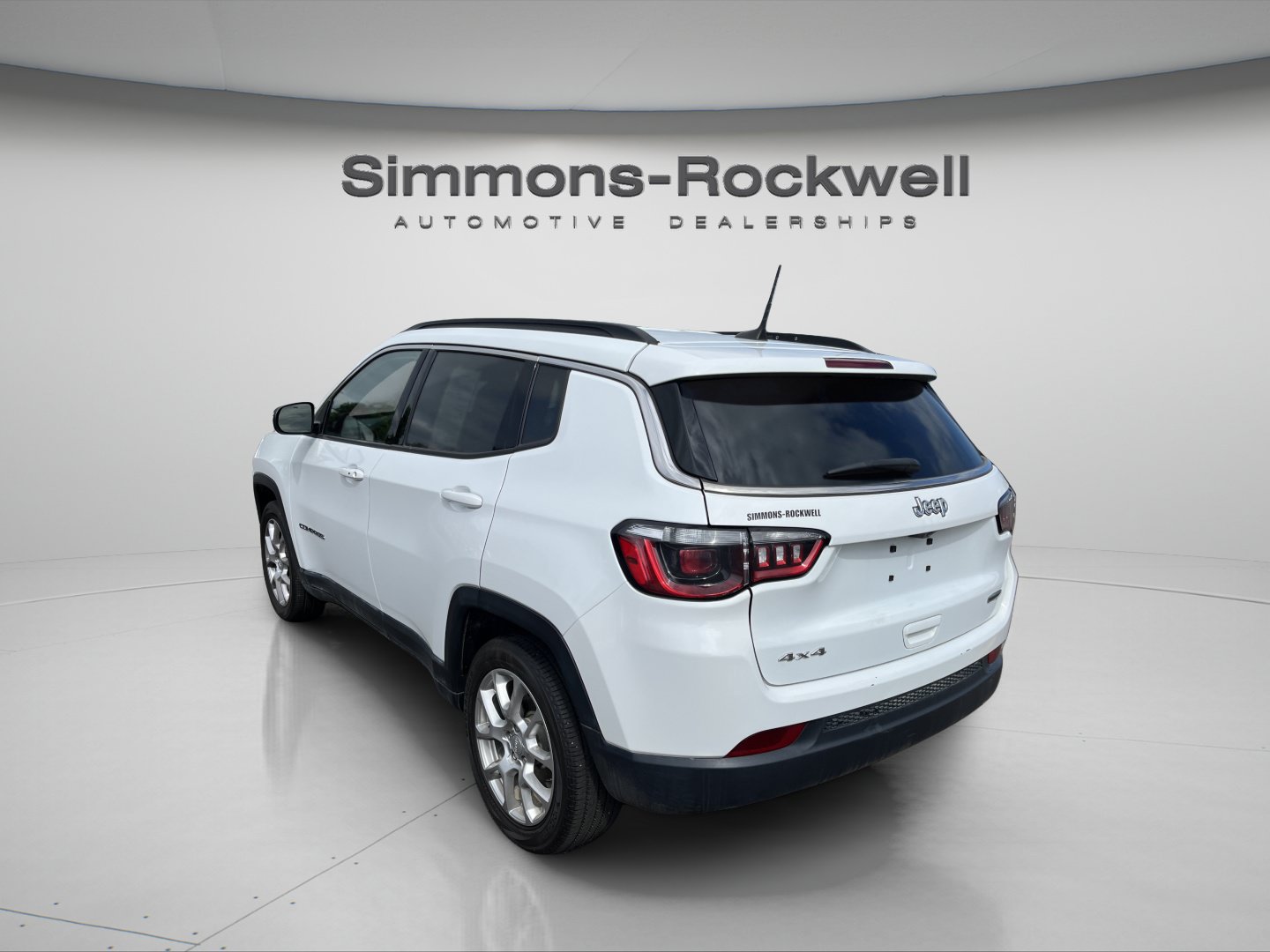 Used 2024 Jeep Compass Latitude AWD/4WD image 3