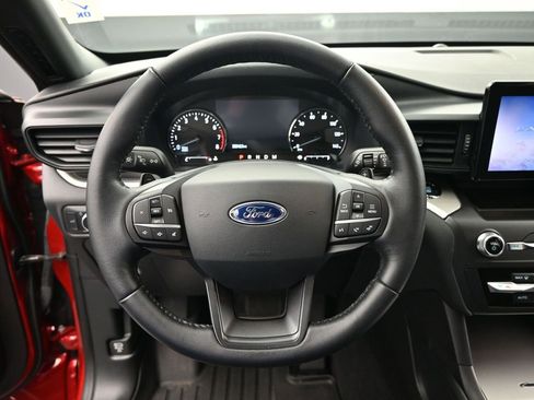 Used 2020 Ford Explorer XLT image 18