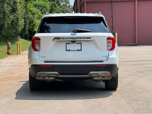 Used 2020 Ford Explorer XLT w/ Equipment Group 202A AWD/4WD image 6