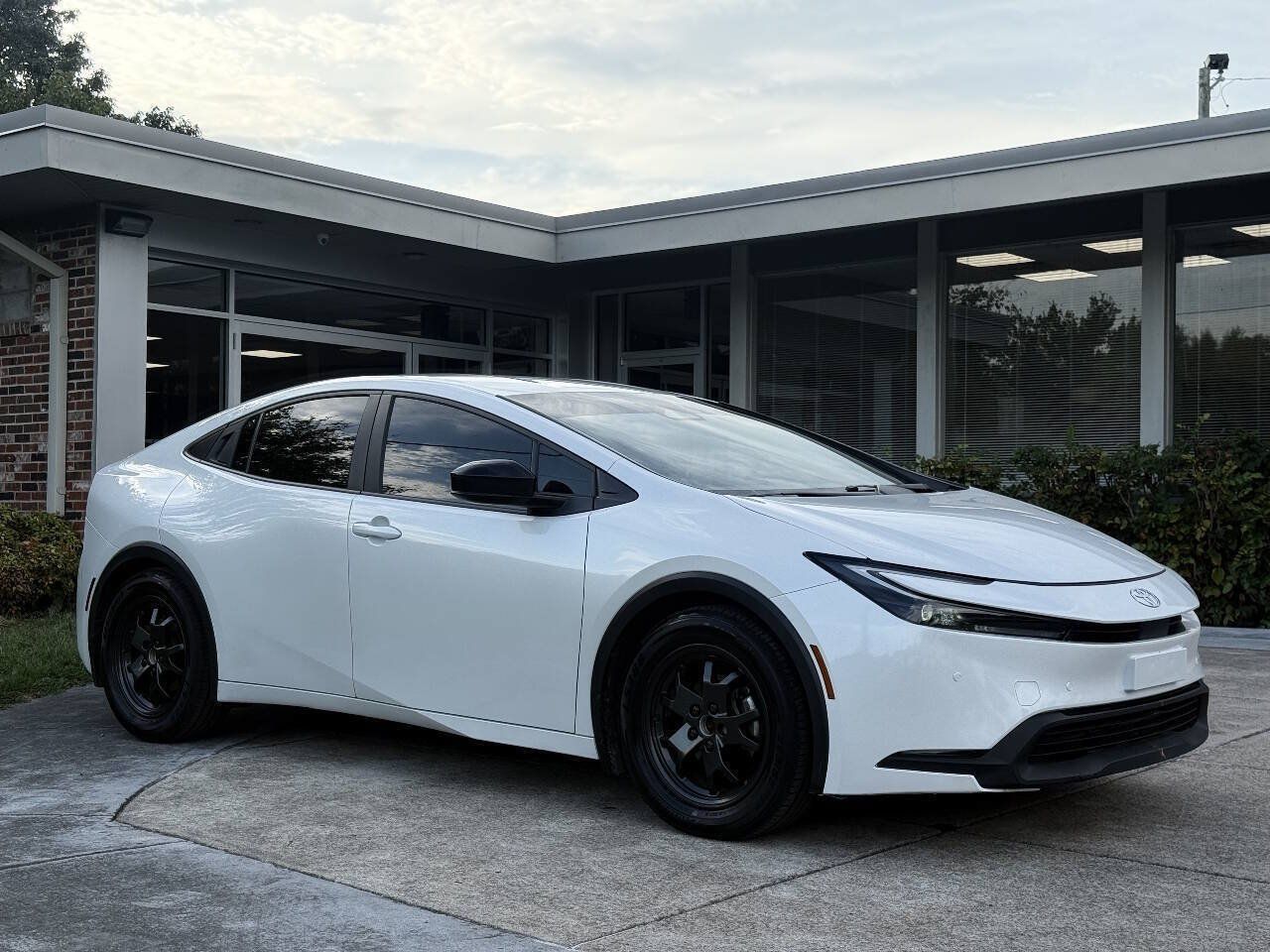 Used 2024 Toyota Prius LE FWD image 8