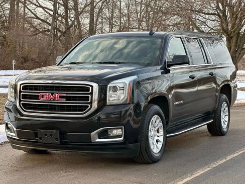 Used 2019 GMC Yukon XL SLE image 2