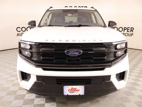Used 2025 Ford Expedition Active AWD/4WD image 10