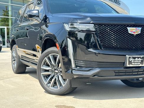 Used 2021 Cadillac Escalade Sport Platinum RWD image 9
