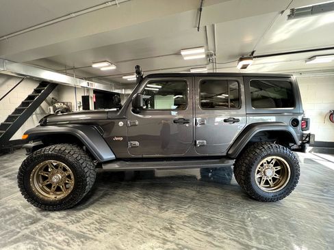Used 2018 Jeep Wrangler Unlimited Sport S image 8