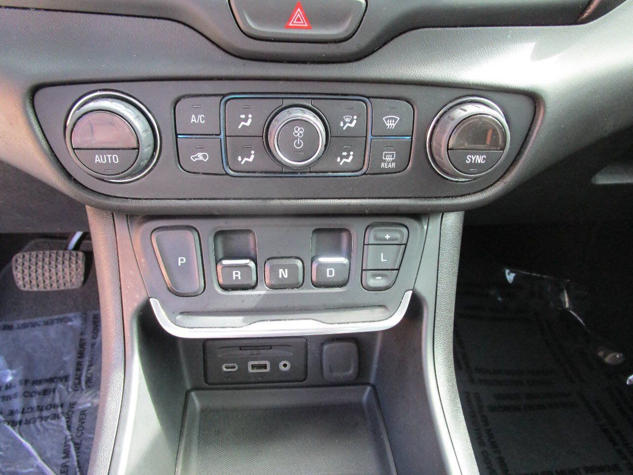 Used 2019 GMC Terrain SLT w/ Preferred Package FWD image 16