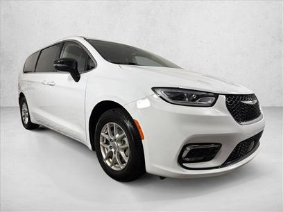 Used 2024 Chrysler Pacifica Touring-L