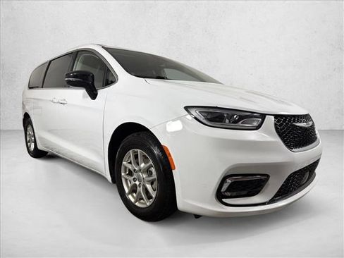 Used 2024 Chrysler Pacifica Touring-L FWD image 1