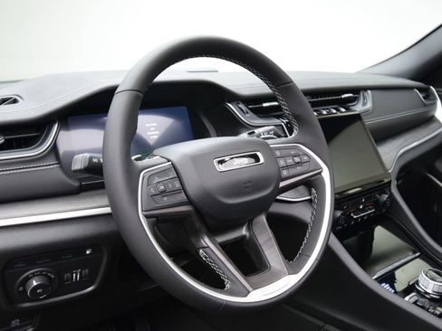 New 2025 Jeep Grand Cherokee Limited 4xe image 18