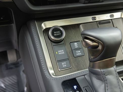 Used 2025 Lexus GX 550 w/ Accessory Package (Z1) AWD/4WD image 20