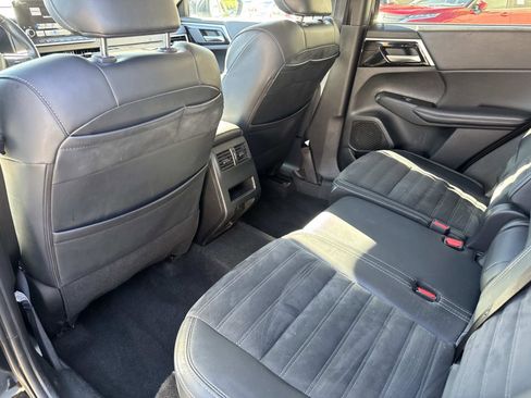 Used 2024 Mitsubishi Outlander FWD image 9