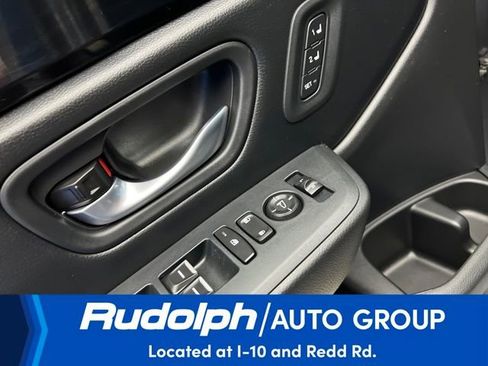 Used 2024 Honda Pilot Touring image 11