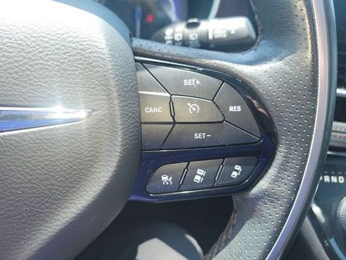 Used 2020 Chrysler Pacifica Limited FWD image 19