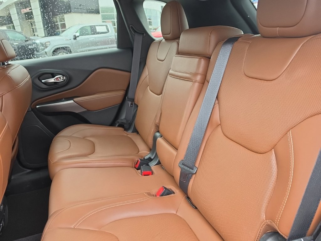 Used 2019 Jeep Cherokee Overland FWD image 13
