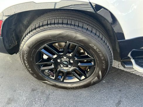 Used 2023 Land Rover Defender 130 X-Dynamic SE image 13