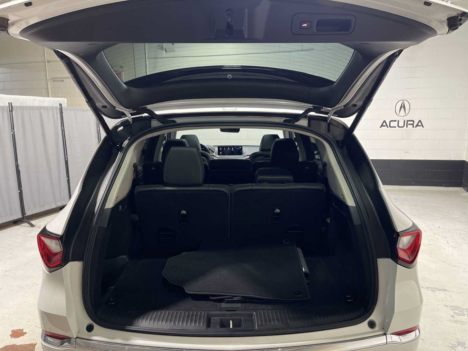 Used 2022 Acura MDX w/ Technology Package AWD/4WD image 18