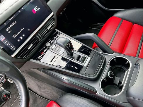 Certified 2020 Porsche Cayenne Turbo image 17