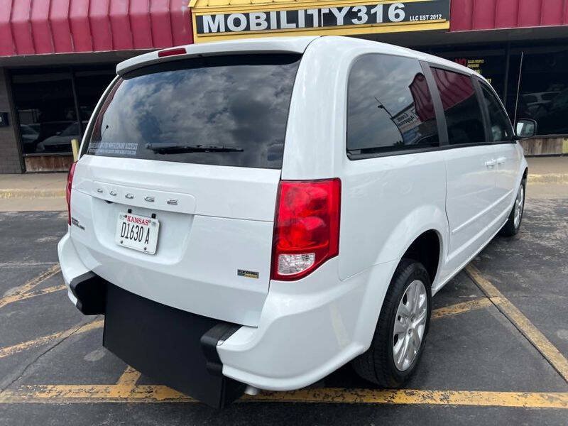 Used 2017 Dodge Grand Caravan SE w/ Power Window Group FWD image 11