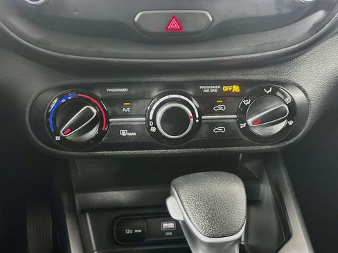 Used 2025 Kia Soul LX w/ LX Technology Package FWD image 23