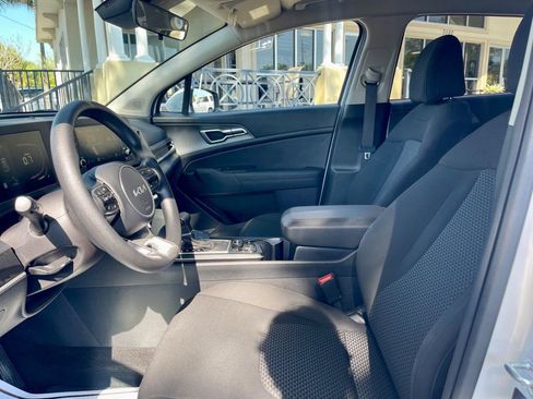 Used 2025 Kia Sportage LX image 11