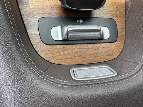 Used 2023 Mercedes-Benz GLS 450 4MATIC image 29