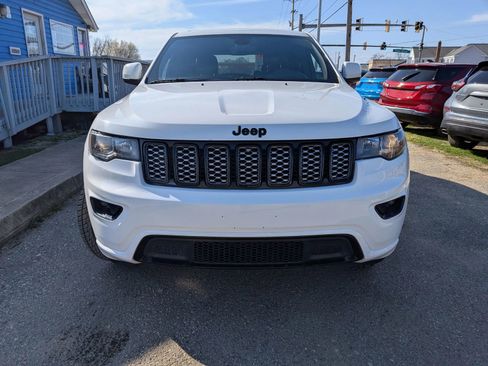 Used 2019 Jeep Grand Cherokee Altitude image 9