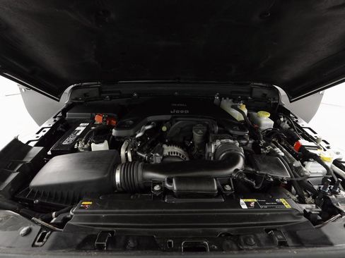 Used 2021 Jeep Wrangler Unlimited Sahara image 32